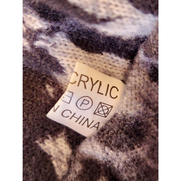 Cheetah infinity scarf women's pullover black grey big cat pattern - Picture 3 of 4